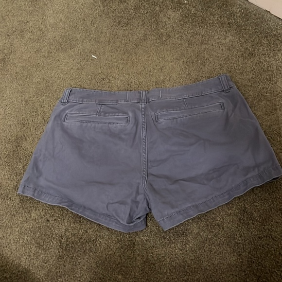 low rise shorts - Picture 2 of 3